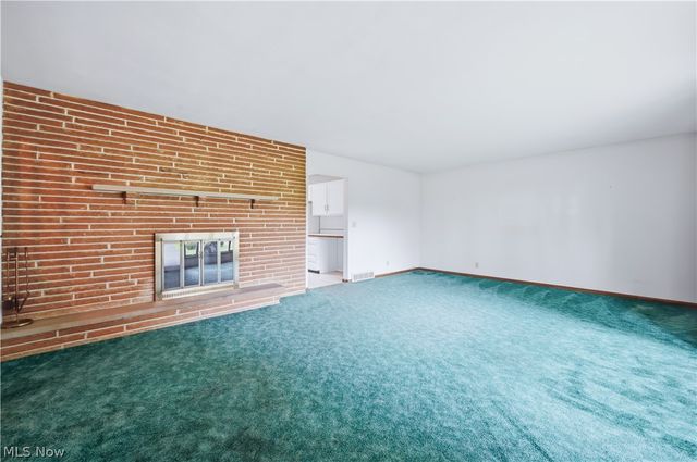 7166 Wildwood Drive, Brookfield, OH 44403