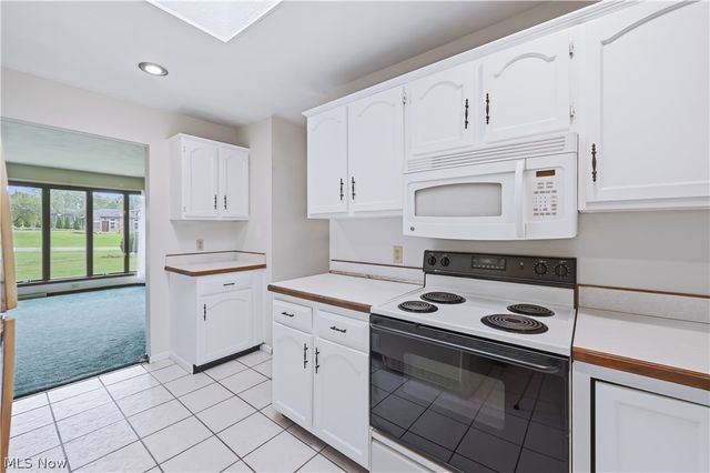 7166 Wildwood Drive, Brookfield, OH 44403