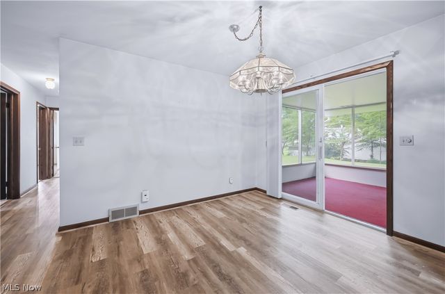 7166 Wildwood Drive, Brookfield, OH 44403