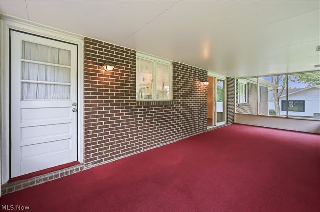 7166 Wildwood Drive, Brookfield, OH 44403