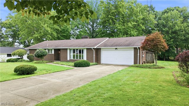 7166 Wildwood Drive, Brookfield, OH 44403