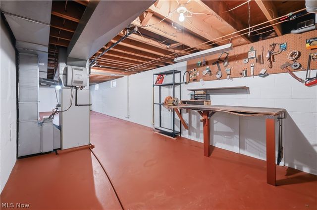 7166 Wildwood Drive, Brookfield, OH 44403