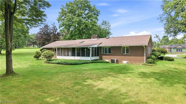 7166 Wildwood Drive, Brookfield, OH 44403