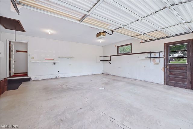 7166 Wildwood Drive, Brookfield, OH 44403