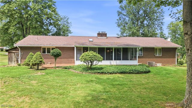7166 Wildwood Drive, Brookfield, OH 44403