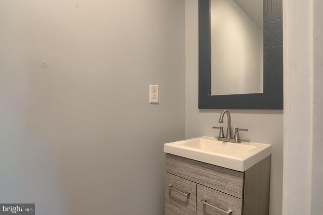 7247 CAPITAL DR, Harrisburg, PA 17111