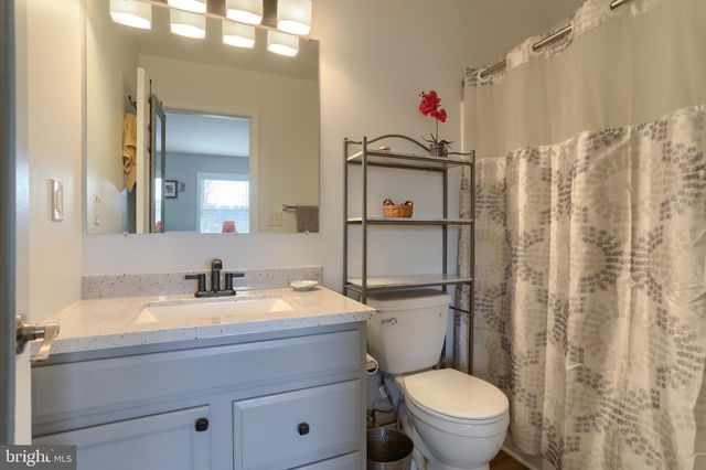 7247 CAPITAL DR, Harrisburg, PA 17111