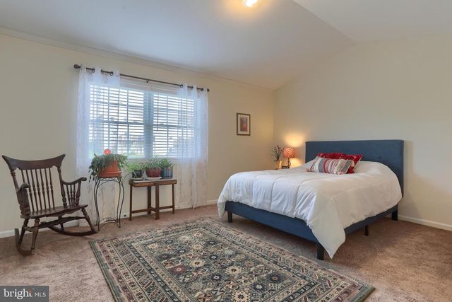 7247 CAPITAL DR, Harrisburg, PA 17111