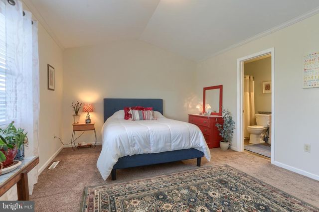 7247 CAPITAL DR, Harrisburg, PA 17111