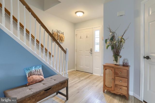 7247 CAPITAL DR, Harrisburg, PA 17111