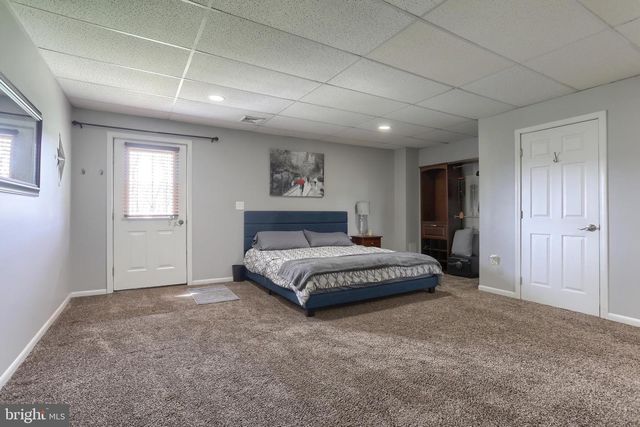 7247 CAPITAL DR, Harrisburg, PA 17111