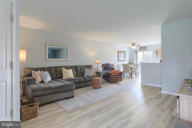 7247 CAPITAL DR, Harrisburg, PA 17111