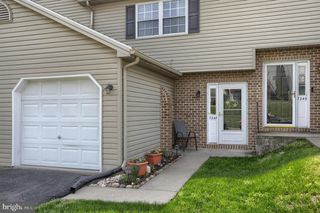 7247 CAPITAL DR, Harrisburg, PA 17111