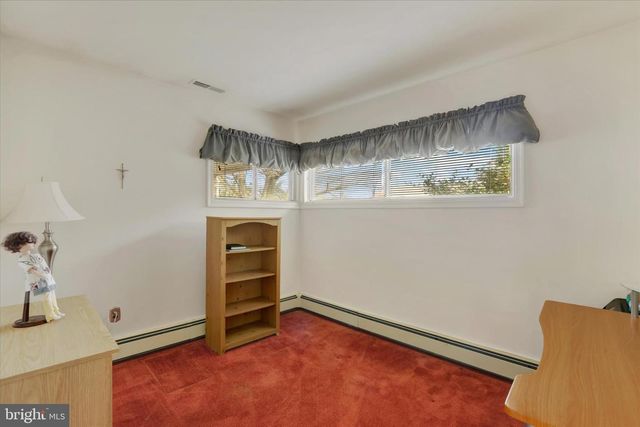 15 CABLE RD, Levittown, PA 19057