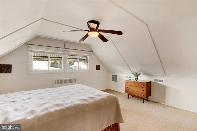 15 CABLE RD, Levittown, PA 19057