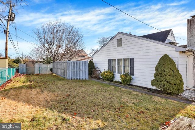15 CABLE RD, Levittown, PA 19057