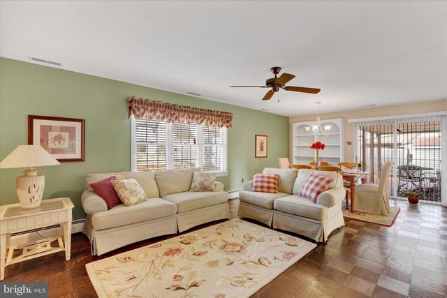 15 CABLE RD, Levittown, PA 19057