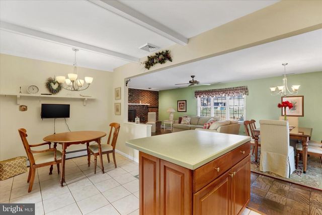 15 CABLE RD, Levittown, PA 19057