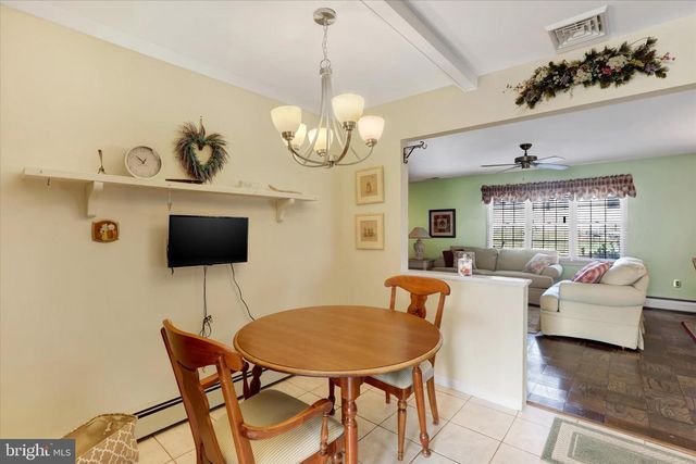 15 CABLE RD, Levittown, PA 19057