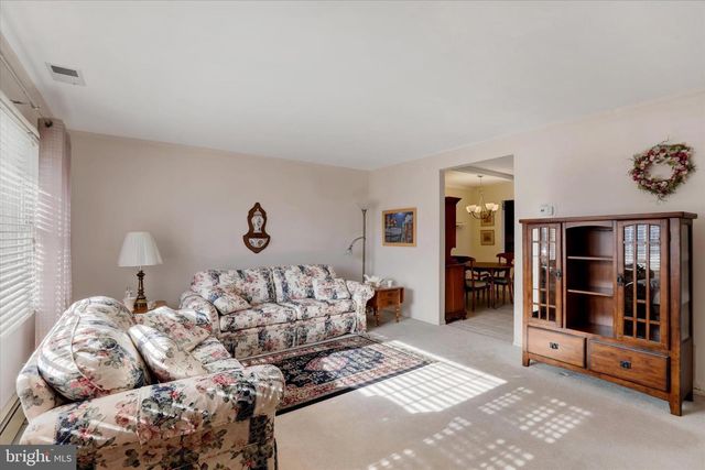 15 CABLE RD, Levittown, PA 19057