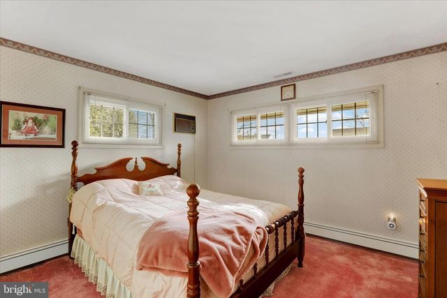 15 CABLE RD, Levittown, PA 19057