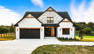 230 Hall Ct, Adams, TN 37010