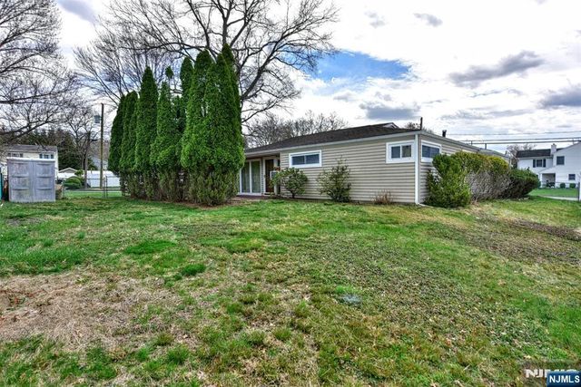 90 Emwood Drive, Emerson, NJ 07630