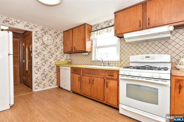 90 Emwood Drive, Emerson, NJ 07630