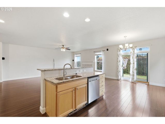 1190 PEASCOD Dr, Eugene, OR 97402