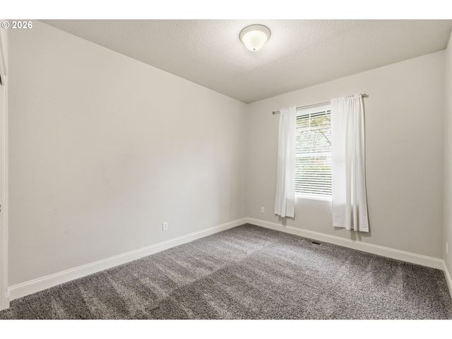 1190 PEASCOD Dr, Eugene, OR 97402