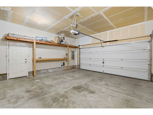 1190 PEASCOD Dr, Eugene, OR 97402
