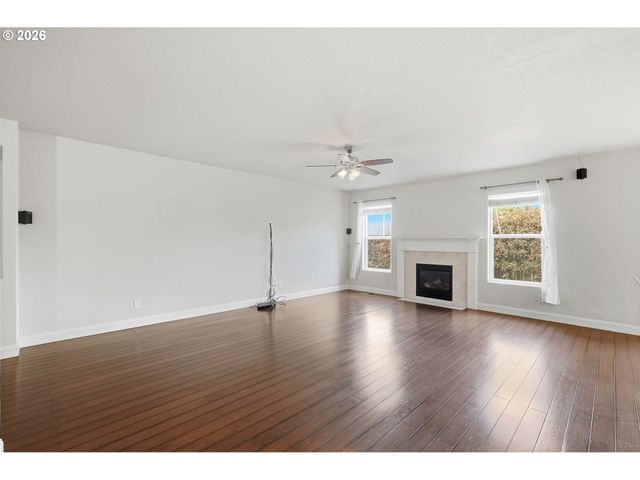 1190 PEASCOD Dr, Eugene, OR 97402