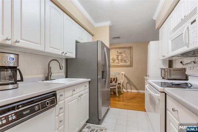 289 Valley Boulevard 2D, Wood Ridge, NJ 07075