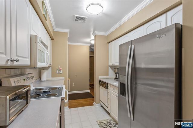 289 Valley Boulevard 2D, Wood Ridge, NJ 07075