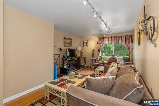 289 Valley Boulevard 2D, Wood Ridge, NJ 07075