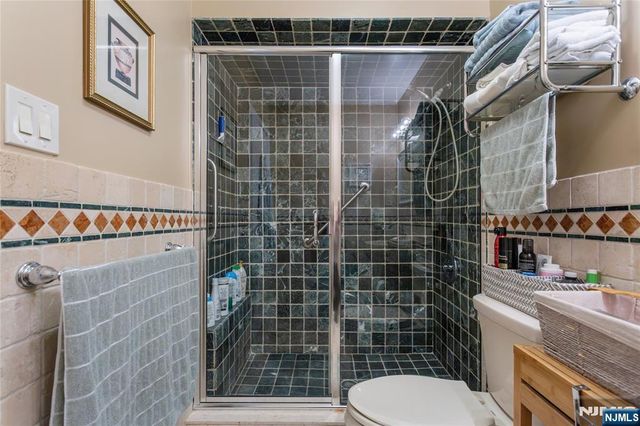 289 Valley Boulevard 2D, Wood Ridge, NJ 07075