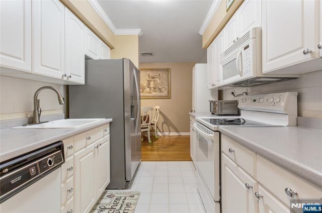 289 Valley Boulevard 2D, Wood Ridge, NJ 07075