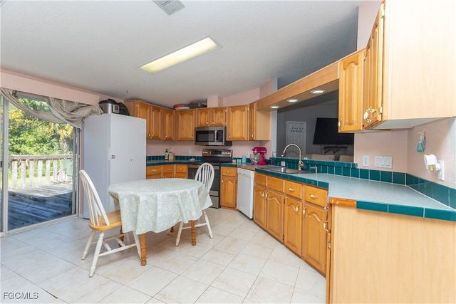 1198 Silver Fox LN, Labelle, FL 33935