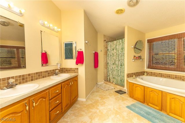 1198 Silver Fox LN, Labelle, FL 33935