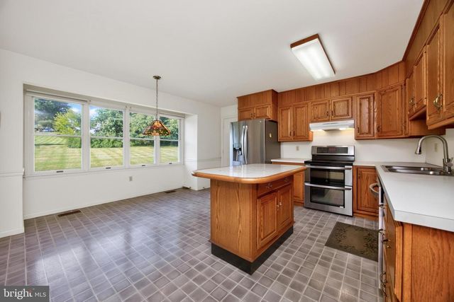 1671 BOW TREE DR, West Chester, PA 19380