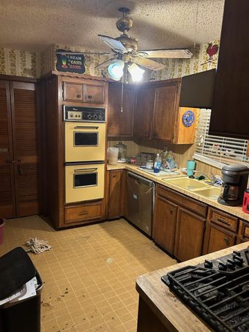 1710 Indian Shores Road, Crosby, TX 77532