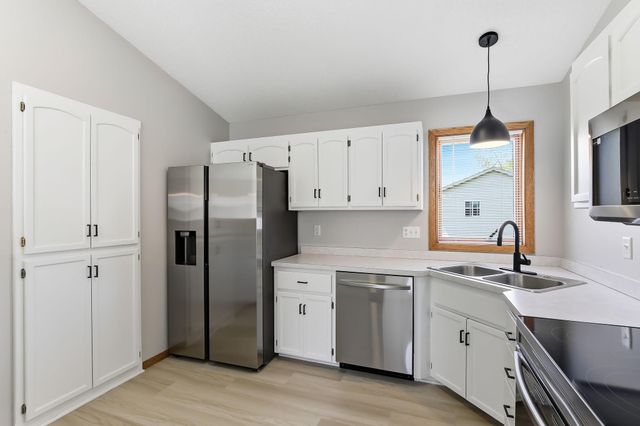 6184 151st Street N, Hugo, MN 55038