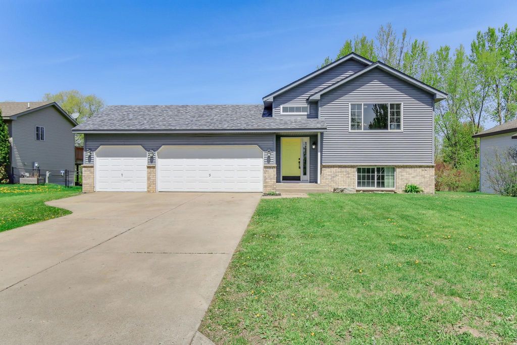6184 151st Street N, Hugo, MN 55038