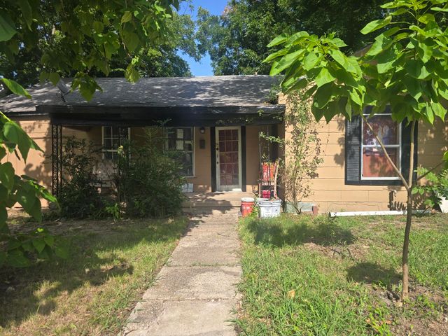 1303 Wesley Street, Greenville, TX 75401
