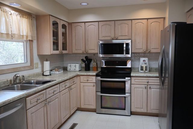 N2594 Oak Ridge Road, Brodhead, WI 53520