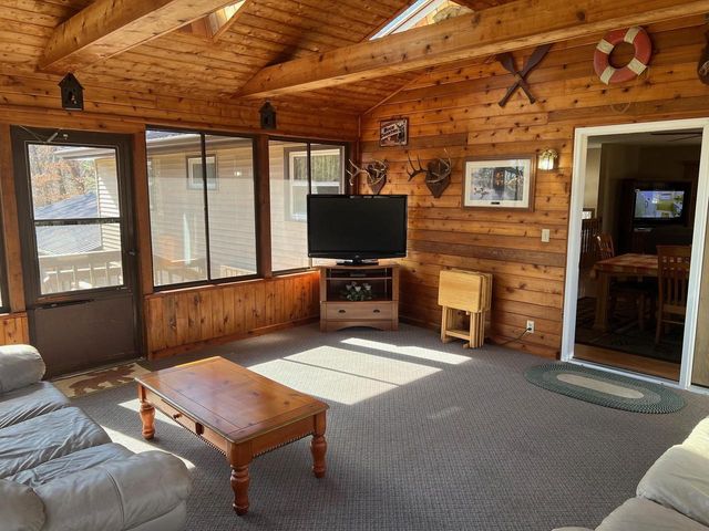 N2594 Oak Ridge Road, Brodhead, WI 53520