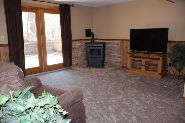 N2594 Oak Ridge Road, Brodhead, WI 53520