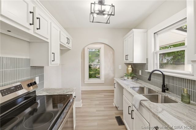 316 W Harrison Avenue, Clarksville, IN 47129
