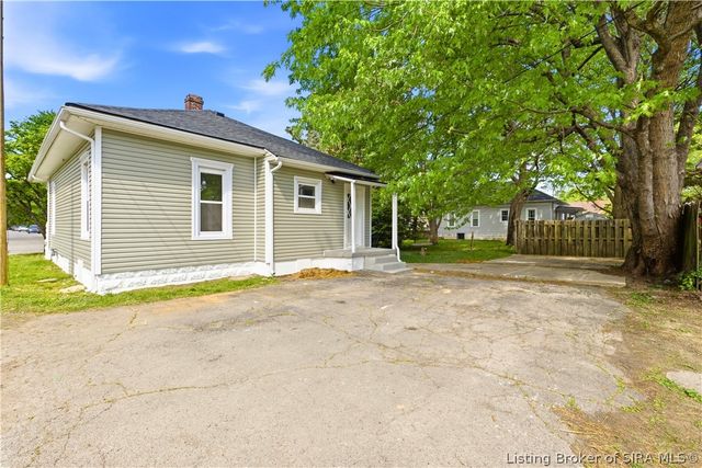 316 W Harrison Avenue, Clarksville, IN 47129