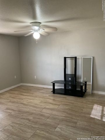 11916 GRAPEVINE ST, San Antonio, TX 78245